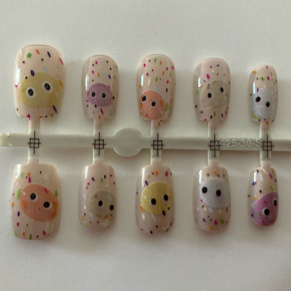 [M] 💅 10Pcs Wearable Press on Nails Short Square Colorful Cute Eyes Beans Motif